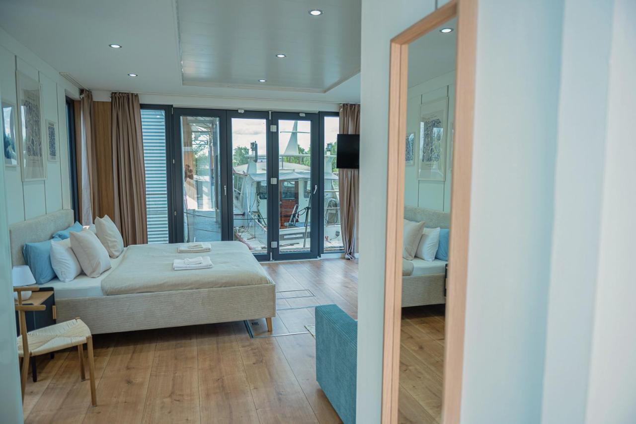 80Qm Privates Hausboot In Hamburg-Mitte Hotel Exterior photo