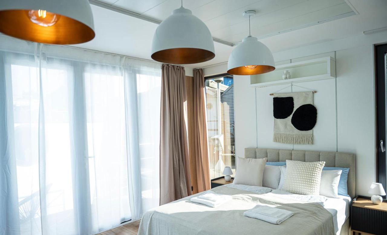 80Qm Privates Hausboot In Hamburg-Mitte Hotel Exterior photo